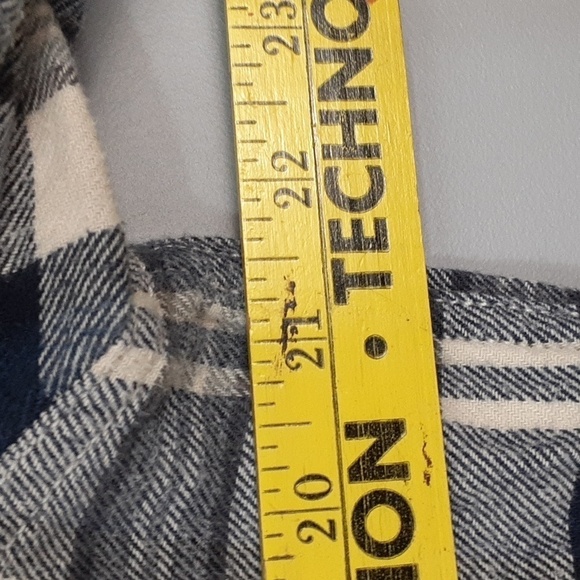 American Eagle Outfitters Plaid Cream Navy Flannel Shirt - Picture 4 of 8